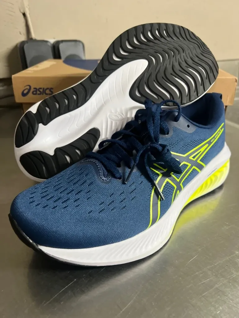 Used Asics Gel-Excite 10 bike — image 1 of 3
