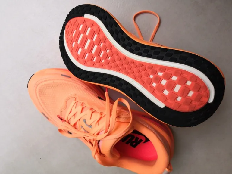 Brugt Nike Vomero Plus bike — billede 2 af 8