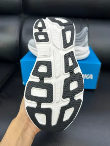 Used Hoka Chaussures de course bike — image 5 of 5