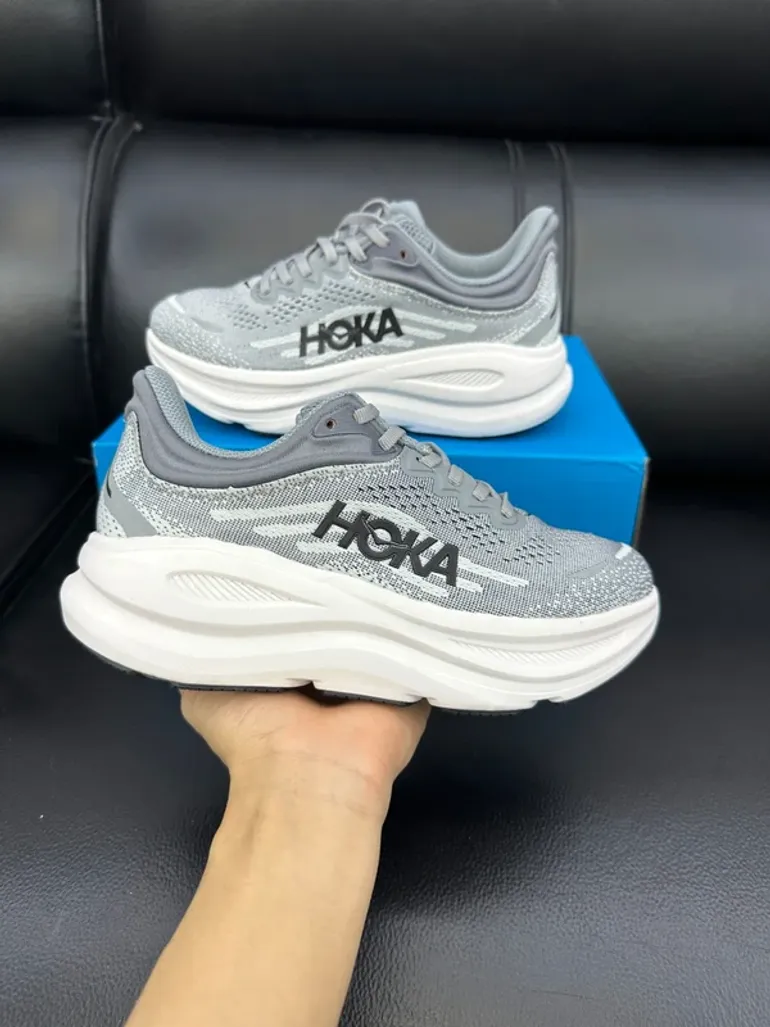 Used Hoka Chaussures de course bike — image 1 of 5