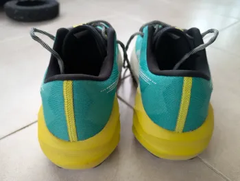 Used Asics Novoblast 5 TR bike — image 3 of 4