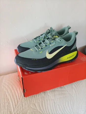 Brugt Nike Vomero 18 GTX bike — billede 2 af 15