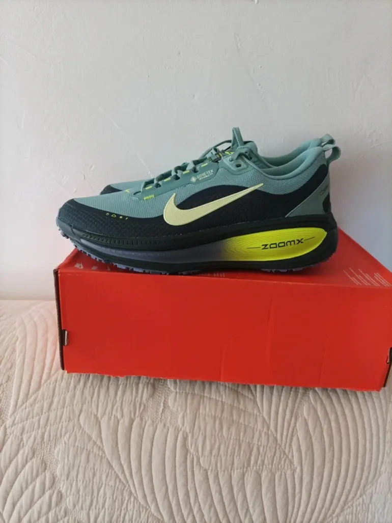 Brugt Nike Vomero 18 GTX bike — billede 1 af 15