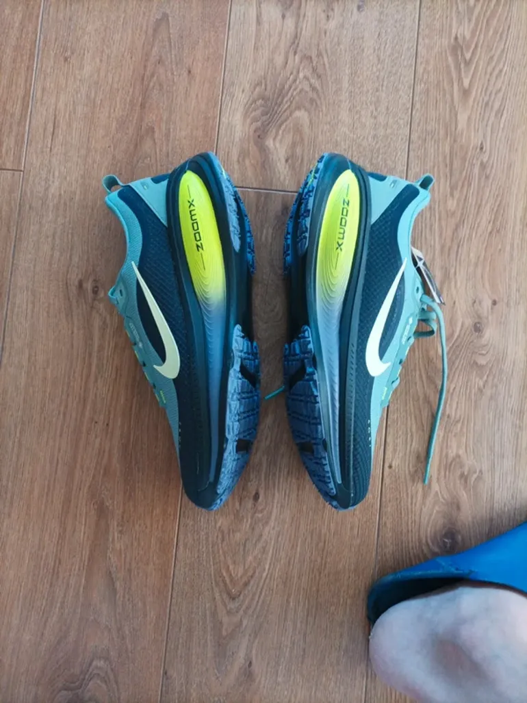 Brugt Nike Vomero 18 GTX bike — billede 11 af 15