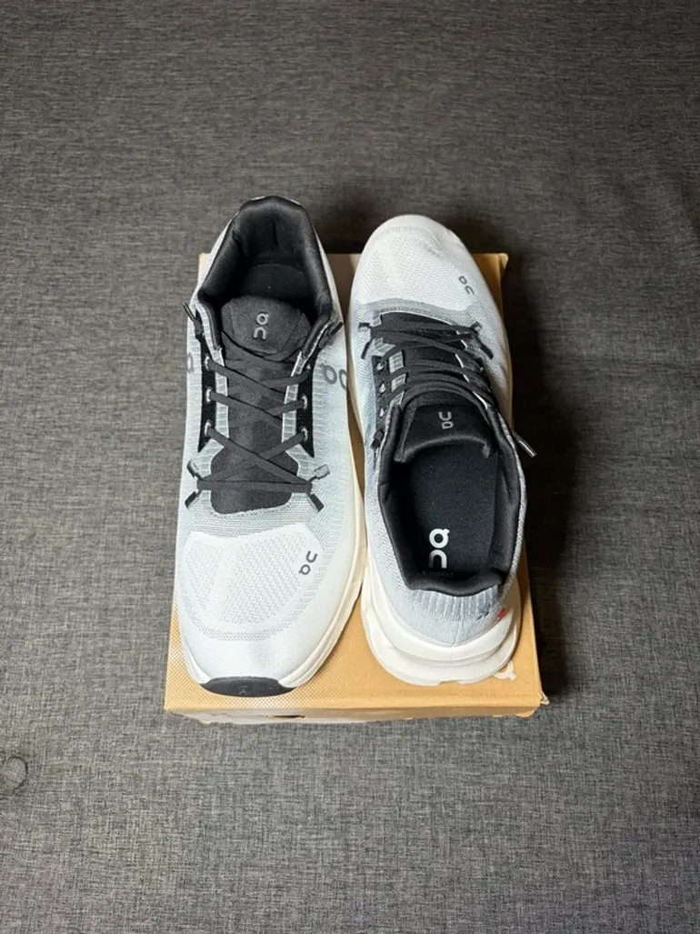 Used On Running On Shoes Size 44 White and Black bike — image 1 of 5