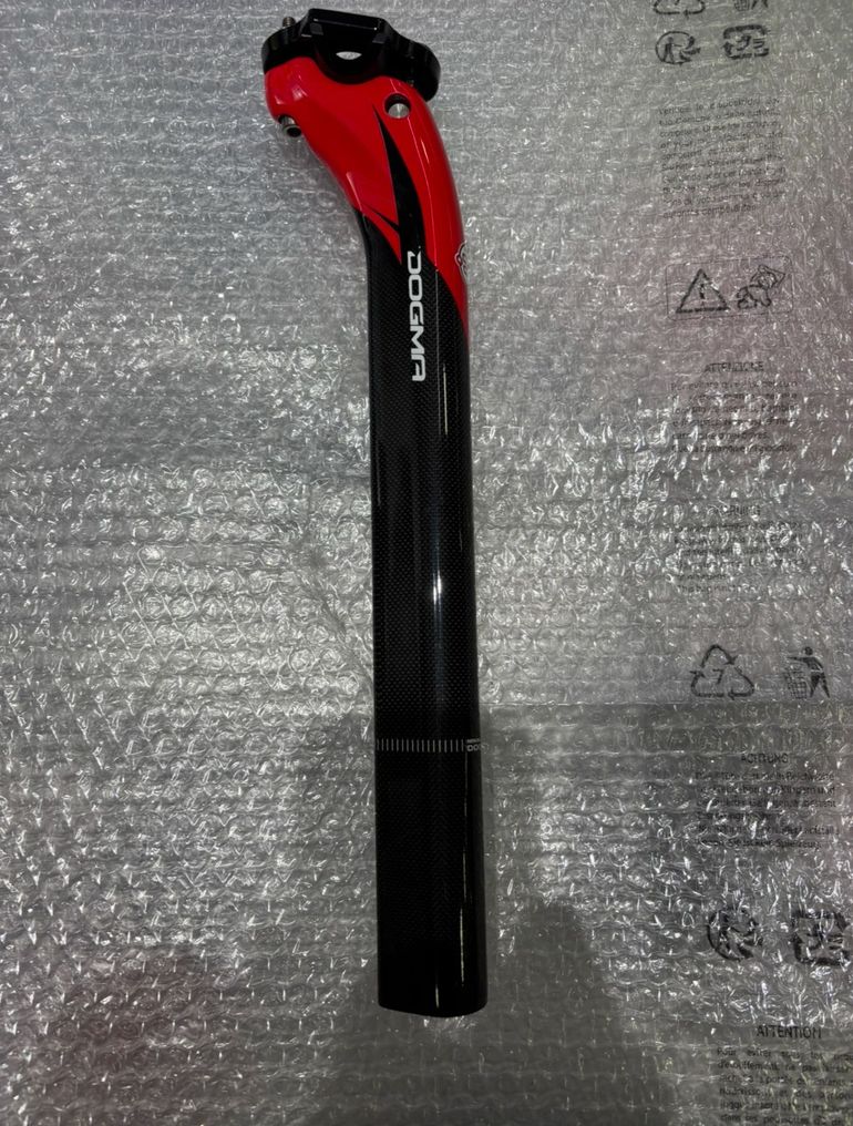 Used Pinarello Dogma 65.1 Carbon Seatpost 2018 bike — image 2 of 4