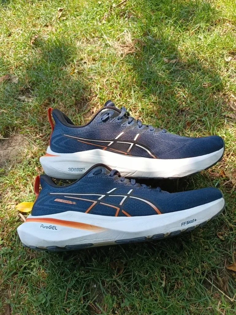 Used Asics GT-2000 13 bike — image 3 of 10