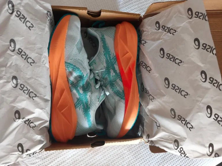 Used Asics Novablast 5 LE bike — image 11 of 11