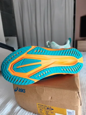 Used Asics Novablast 5 LE bike — image 3 of 11