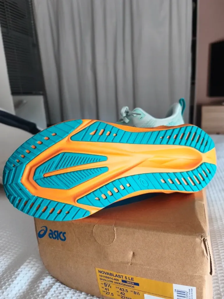Used Asics Novablast 5 LE bike — image 3 of 11