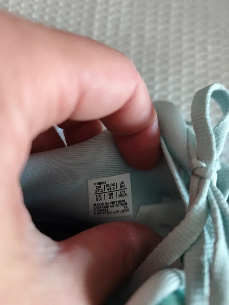 Used Asics Novablast 5 LE bike — image 6 of 11