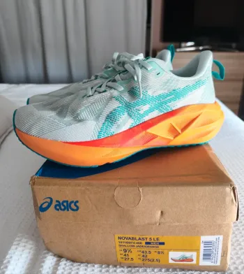 Used Asics Novablast 5 LE bike