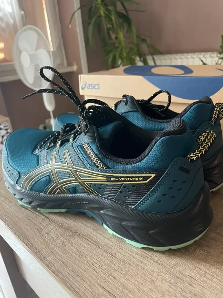 Used Asics Trail running shoes bike — image 3 of 5