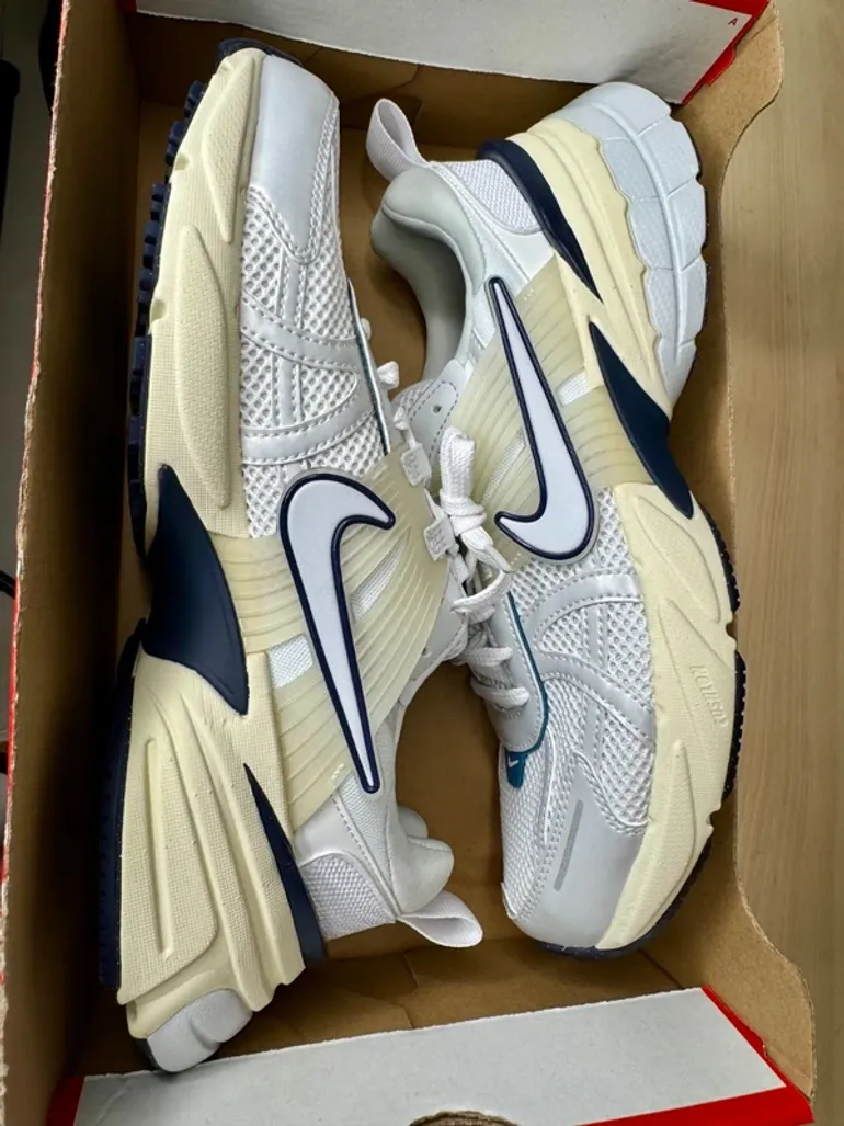 Used White Nike V2K Run bike — image 4 of 10