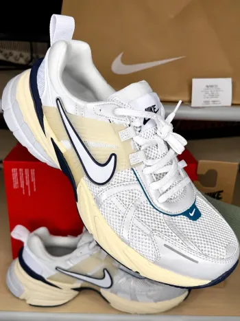 Used White Nike V2K Run bike — image 2 of 10