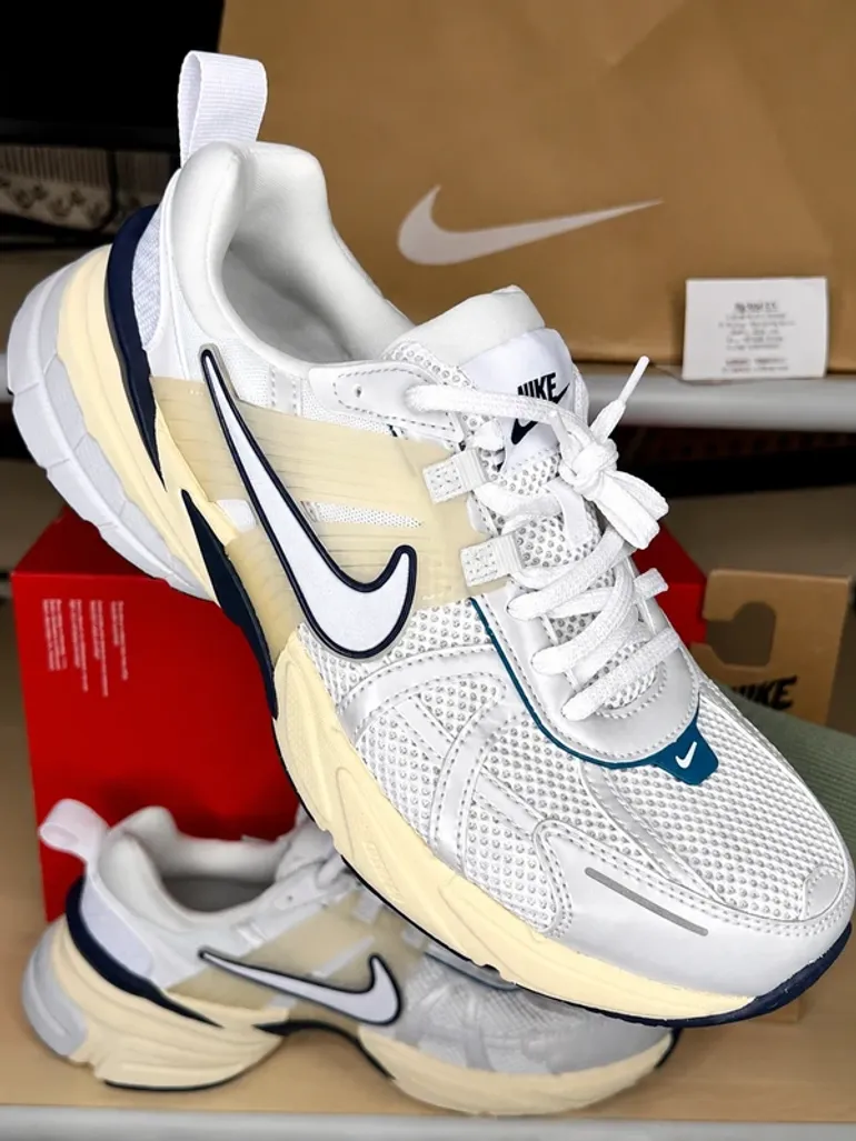 Used White Nike V2K Run bike — image 2 of 10