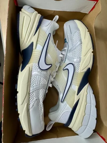 Used White Nike V2K Run bike — image 5 of 10