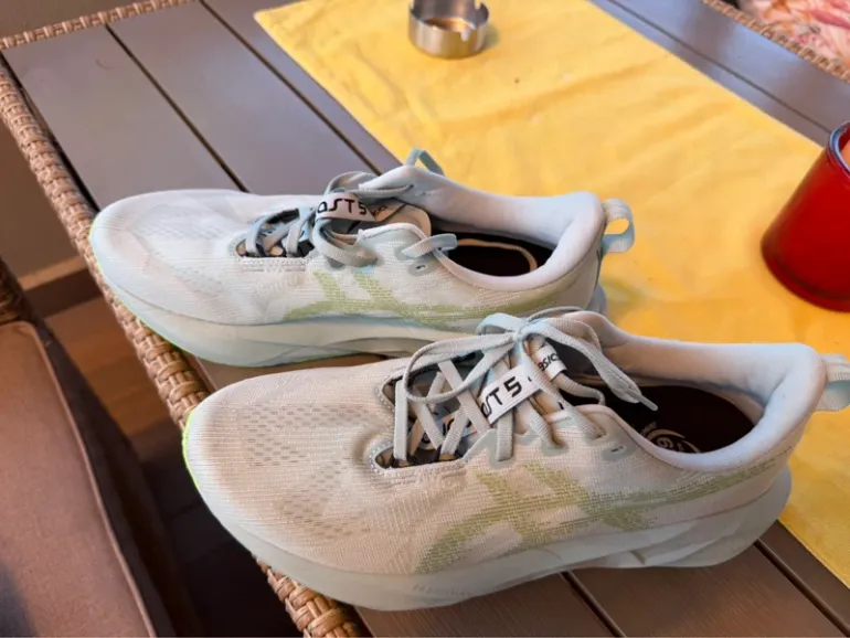 Used Asics Novablast 5 bike — image 2 of 3