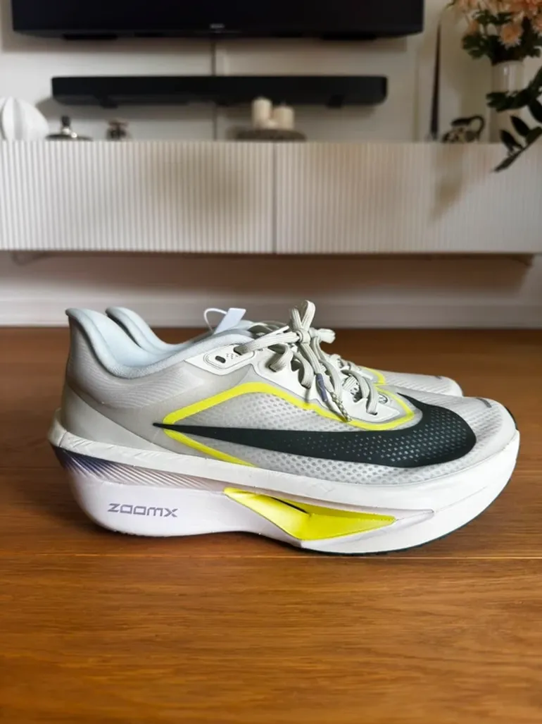 Used Nike Zoom Fly 6 bike — image 1 of 3