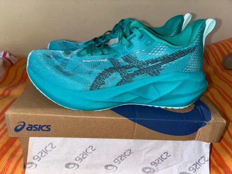 Used Asics Novablast 5 bike — image 1 of 9