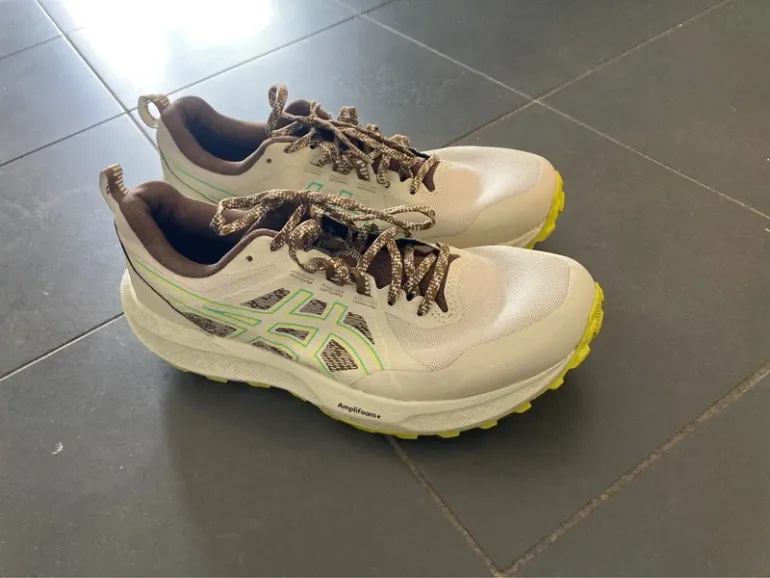 Used Asics Running Trail Shoes bike — image 1 of 10
