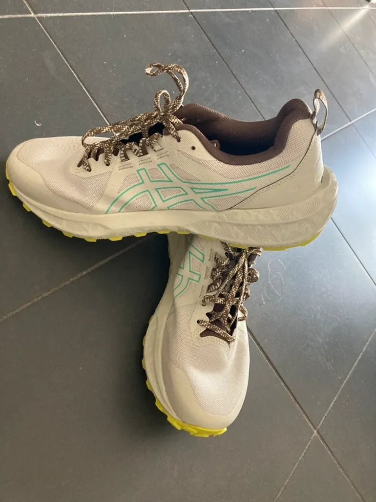 Used Asics Running Trail Shoes bike — image 4 of 10