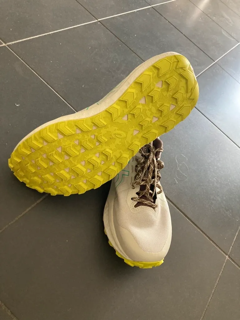 Used Asics Running Trail Shoes bike — image 8 of 10