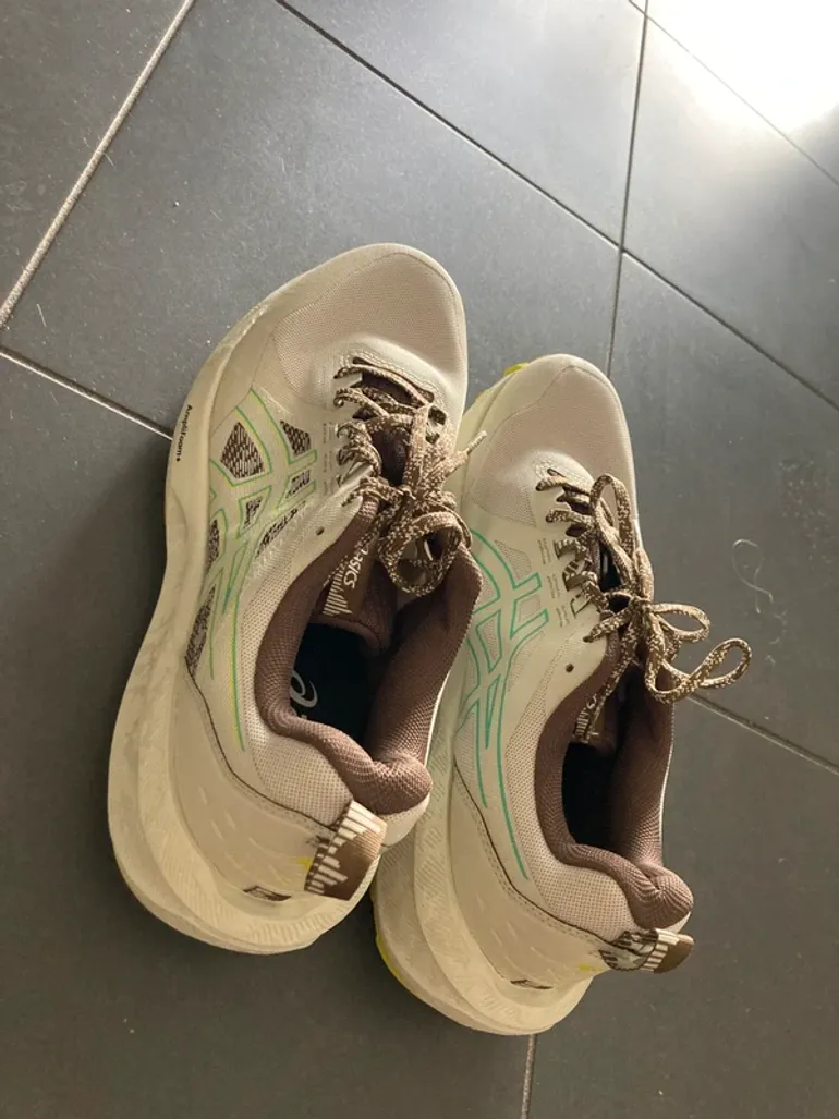 Used Asics Running Trail Shoes bike — image 6 of 10