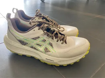 Used Asics Running Trail Shoes bike — image 2 of 10