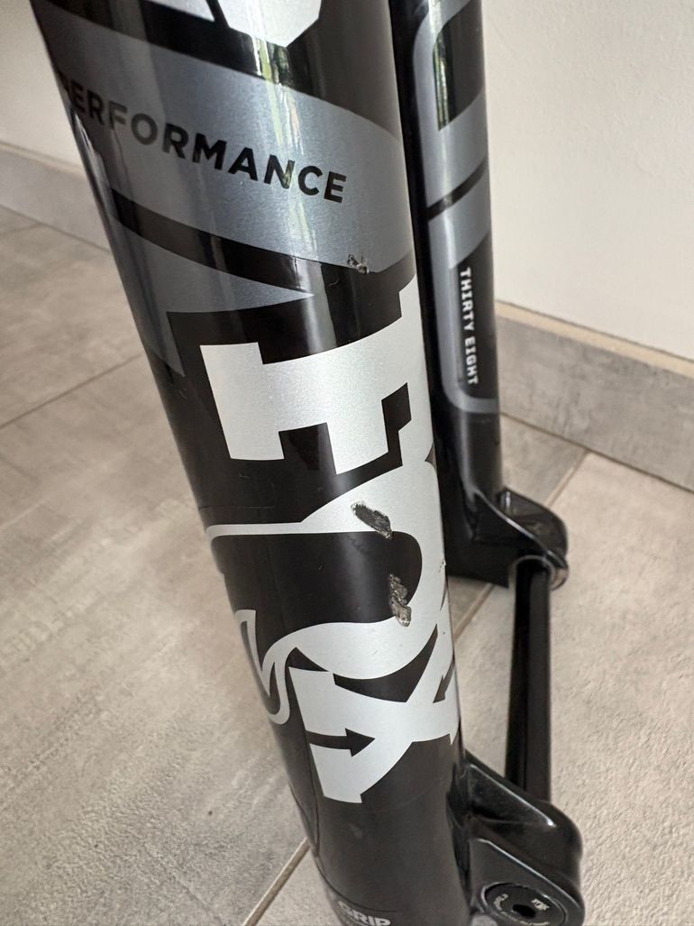 Used Fox Racing 38 Suspension Fork 2025 bike — image 6 of 8