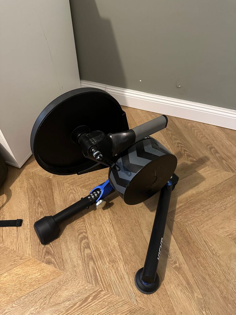 Used Wahoo KICKR V6 Smart Trainer 2022 bike — image 4 of 7