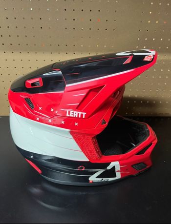 Brugt LEATT Gravity 8.0 V23 Fire XL Helmet 2025 bike — billede 2 af 10