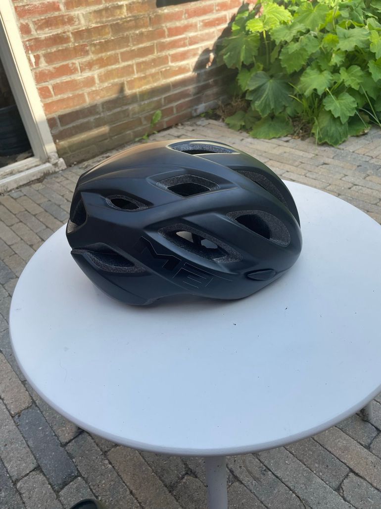 Used MET Idolo XL Helmet 2022 bike — image 3 of 7