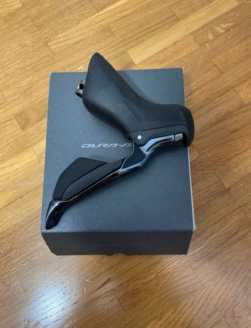 Shimano ST-R9250 Drivetrain & Pedals usato