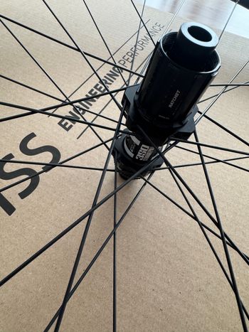 Used Dt Swiss R460DB 350 Straightpull Laufradsatz bike — image 2 of 5