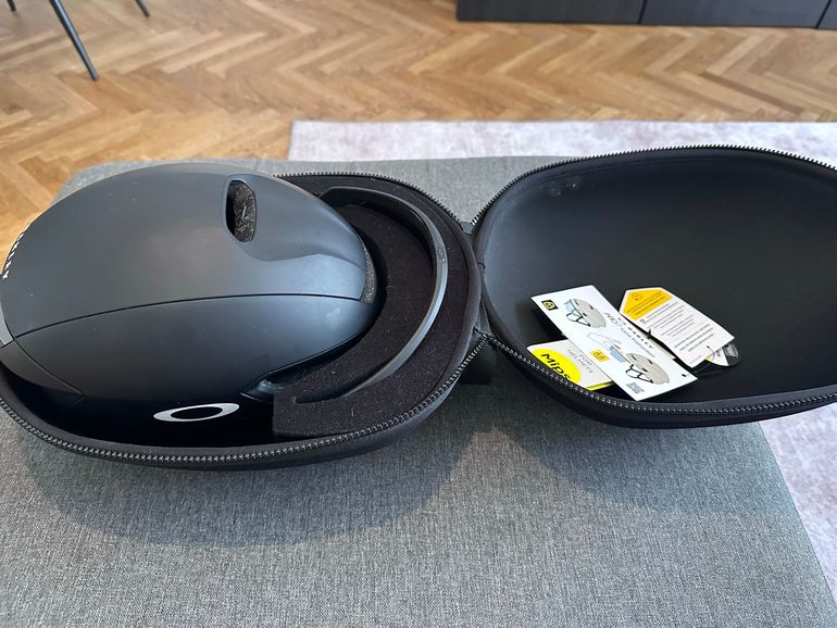 Used Oakley ARO7 Road Helmet bike — image 3 of 3