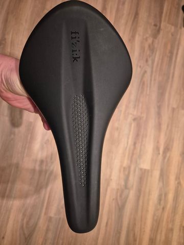 Použité Fizik Aliante R5 Saddle Saddles & Seatposts