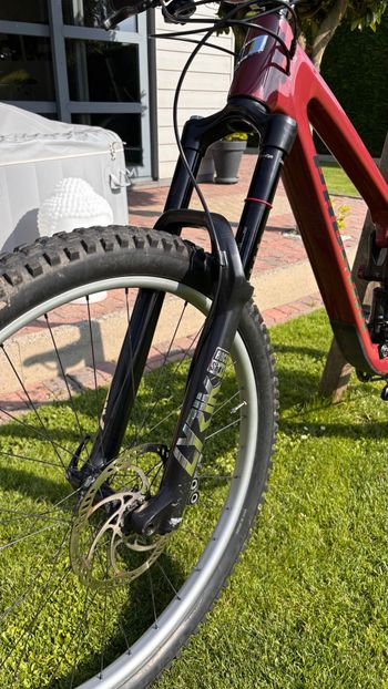 Brugt RockShox Lyric Ultimate bike — billede 2 af 8