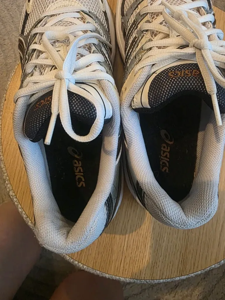 Used Asics Running Shoes bike — image 3 of 6