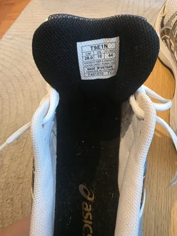 Used Asics Running Shoes bike — image 2 of 6