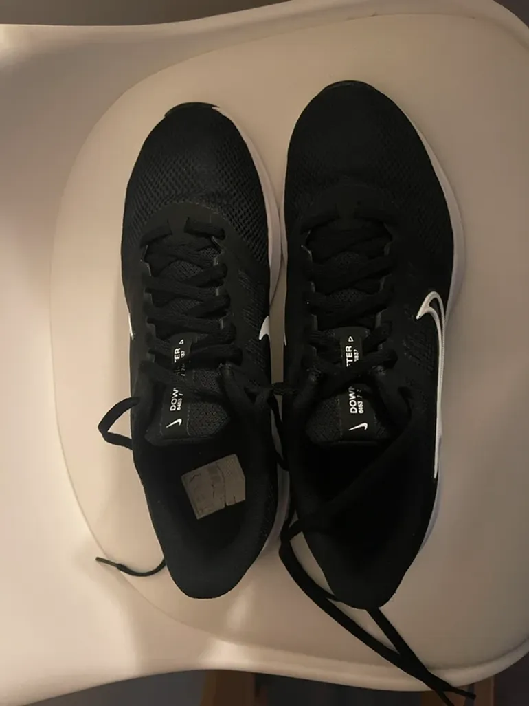 Used Nike Running Shoes bike — image 3 of 5