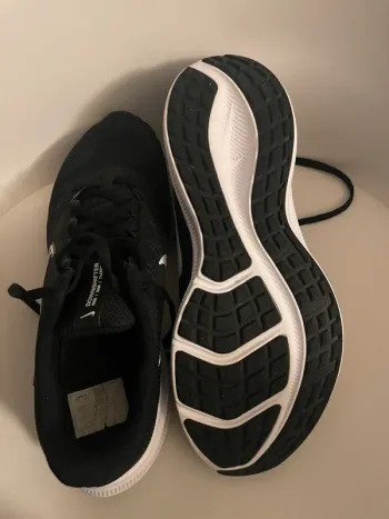 Used Nike Running Shoes bike — image 5 of 5