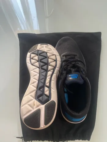 Used Nike running shoes bike — image 6 of 7