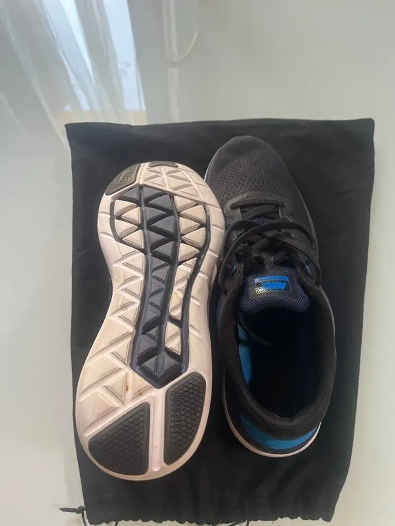 Used Nike running shoes bike — image 6 of 7