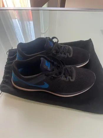 Used Nike running shoes bike — image 3 of 7