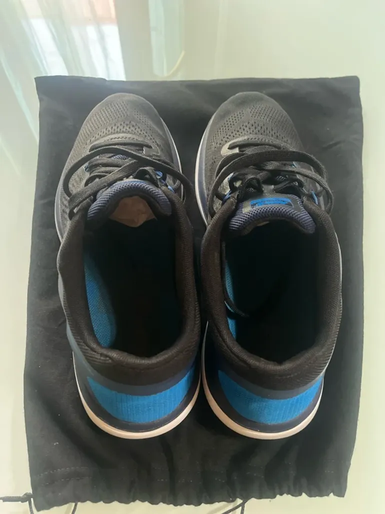 Used Nike running shoes bike — image 4 of 7