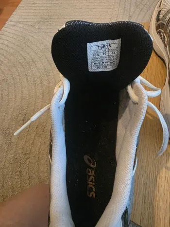 Used Asics Running Shoes bike — image 3 of 6