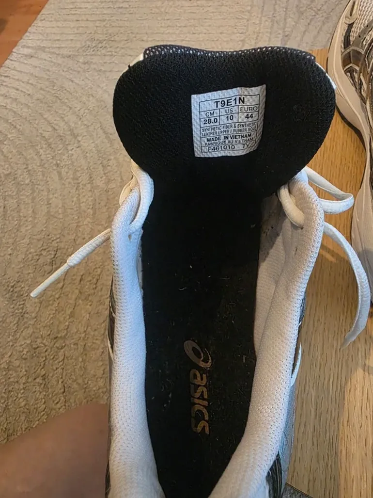 Used Asics Running Shoes bike — image 3 of 6