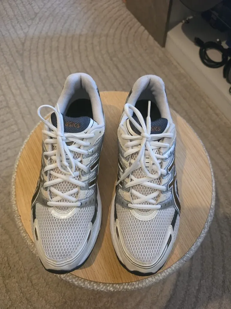 Used Asics Running Shoes bike — image 4 of 6