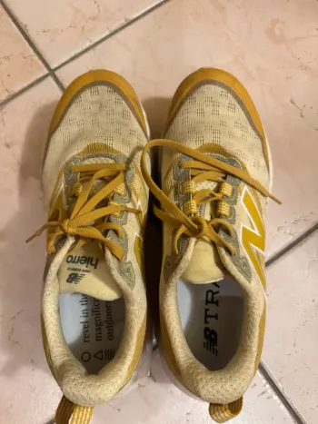 Used New Balance Hierro v9 bike — image 3 of 4